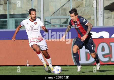 Bologna's Federico Santander (R) in action during the Coppa Italia soccer match Bologna Fc vs Reggina at the Renato Dall'Ara stadium in Bologna, Italy, 27 October 2020. Photo Michele Nucci  /LM Stock Photo