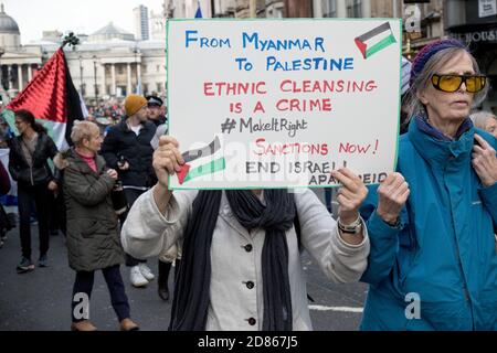 4th November 2017, London, United Kingdom:-Pro Palestine protesters march infront of Pro Israeli marchers Stock Photo