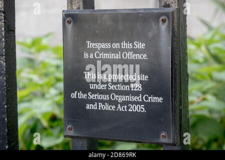 London, 28th September 2017:-Signs on the railings of Portcullis House, part of the Parlimentary Estate Stock Photo