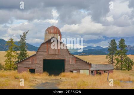 An old abandoned barn on a farm in the countryside of Idaho Stock Photo
