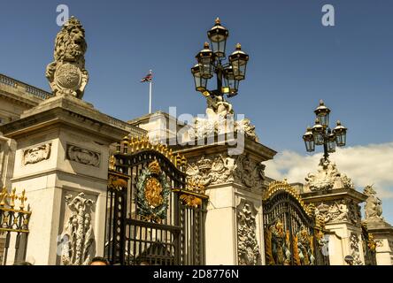 LONDON, ENGLAND - JULY 2018: Close up view of the gates of Buckingham Palace with sculpted detail on pillars. The wrought iron gates are painted Stock Photo