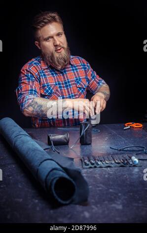 Leather Skinner produce a leatherwork in the shop Stock Photo