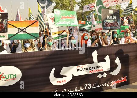 Lahore Pakistan 25th Oct Pakistani Members Of Youth Forum For Kashmir Are Holding Demonstration Rally