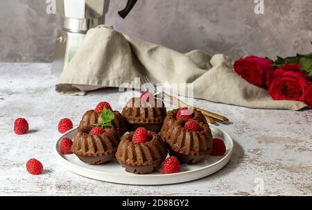 Mini chocolate cakes with fresh raspberries Stock Photo - Alamy