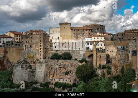 Pitigliano is a splendid town in the Tufo area in Maremma. Pitigliano, Grosseto, Tuscany, Italy, Europe Stock Photo