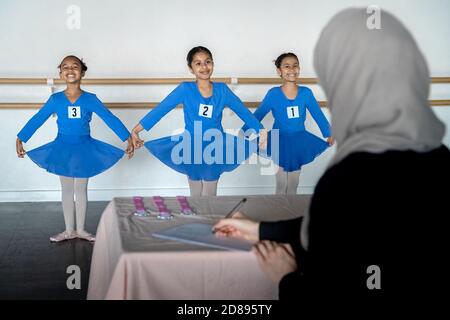 London, UK. 28th Oct, 2020. World Ballet Day: Muslim Ballet School. Young students Elyana, Hafsah and Safa (L-R, all 7yrs) from Grace & Poise Academy prepare for their year 2 primary ballet exams originally delayed from July due to covid19. Founded in Jan 2019 by Maisie Alexandra Byers, a graduate of the Royal Academy of Dance and Dr Sajedah Shabib, business director, Grace & Poise Academy is the world’s first ballet school bringing ballet to the Muslim community with the aim of providing supportive and inclusive spaces for young ballet students. Credit: Guy Corbishley/Alamy Live News