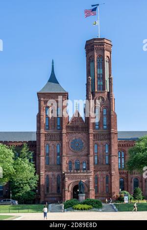 James Renwick Jr's red sandstone Smithsonian Institution Building ('Castle') built in 1855 is a mixture of  late Romanesque and early Gothic motifs. Stock Photo