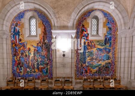 Rowan & Irene LeCompte's mosaic panels in the Resurrection Chapel depicting Christ's Ascension & appearance to the disciples at the Sea of Tiberius Stock Photo
