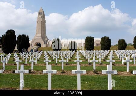 Kriegsgräber-Gedenkstätte, Verdun, Lothringen, Frankreich Stock Photo ...