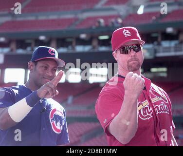 September 8, 1998: Cardinals' Mark McGwire wins the race to 62 against  Sammy Sosa's Cubs – Society for American Baseball Research
