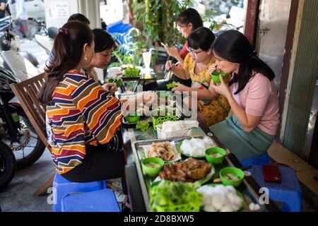 Hanoi, Vietnam. 23rd Oct, 2020. Customers eat worm omelets, which are usually served with rice noodles, a sweet and sour fish sauce and a glass of iced tea. On Hang Chieu Street in the Old Quarter of Hanoi, which is also popular with tourists, the egg dish called 'Cha Ruoi' is sold as street food. (to dpa 'Worm omelette' - Vietnam's slipperiest treat') Credit: Chris Humphrey/dpa/Alamy Live News Stock Photo