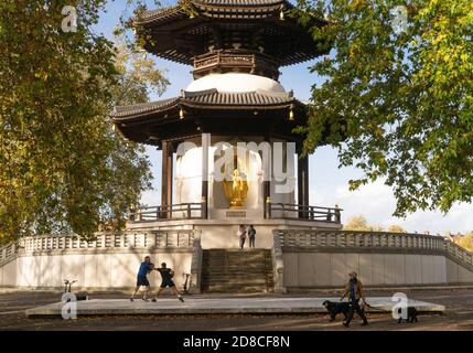 The London Peace Pagoda, Battersea Park Stock Photo