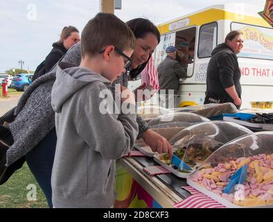 A mother and child choosing Pick N Mix sweets Stock Photo