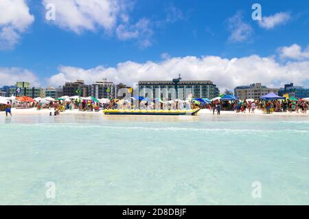 CABO FRIO, RIO DE JANEIRO, BRAZIL - DECEMBER 26, 2019: Panoramic view of Praia do Forte beach in the town. White sand, clear and transparent water of Stock Photo