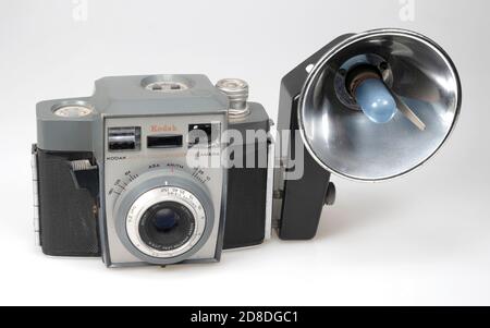 Kodak Auto Colorsnap 35 Camera (1962-64) together with  Kodalite Midget Flasholder Stock Photo
