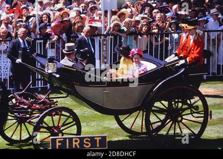 Princess Margaret and Sarah, Duchess of York, arriving at the Royal Ascot Races, Berkshire, England, UK. 1989 Stock Photo