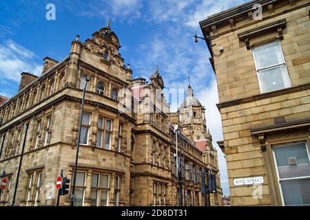 UK, West Yorkshire, Wakefield, Wakefield Town Hall at corner of King Street. Stock Photo