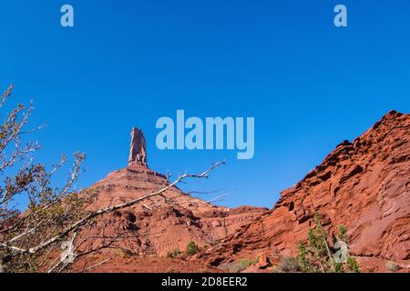 Looking up at Castleton tower in Utah Stock Photo