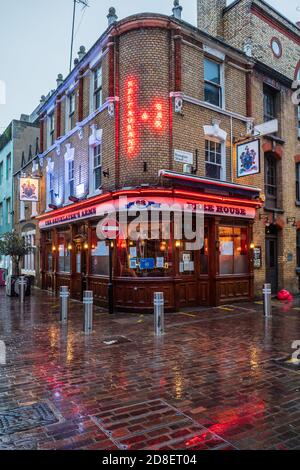 The Bricklayers Arms Pub Shoreditch - traditional British pub at the heart of London's hip Shoreditch area. Stock Photo