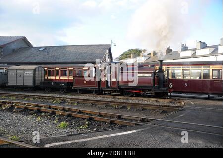 'Palmerston' leaving Porthmadog Harbour with a short goods train. Stock Photo