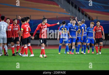 Suzhou, China's Jiangsu Province. 29th Oct, 2020. Players of both sides greet each other after the 17th round match between Jiangsu Suning and Shanghai SIPG at 2020 season Chinese Football Association Super League (CSL) Suzhou Division in Suzhou, east China's Jiangsu Province, Oct. 29, 2020. Credit: Xu Chang/Xinhua/Alamy Live News Stock Photo