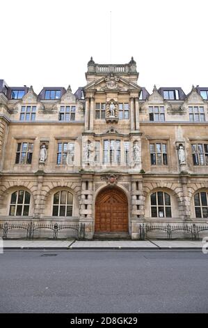 Oriel College, one of the university colleges in the city of Oxford showing the front of the building with the statue of Cecil Rhodes above the main e Stock Photo