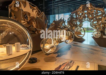 Ausstellung im Innenraum des Museum für  Fragen der Zukunft Futurium in Berlin, Deutschland |  exhibition inside the museum and House of Futures Futur Stock Photo