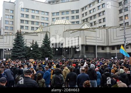 Kyiv, Ukraine. 30th Oct, 2020. Activists picket the building of the Constitutional Court of Ukraine after its decision to cancel the electronic declaration by officials. (Photo by Aleksandr Gusev/Pacific Press) Credit: Pacific Press Media Production Corp./Alamy Live News Stock Photo