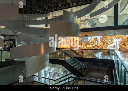 Ausstellung im Innenraum des Museum für  Fragen der Zukunft Futurium in Berlin, Deutschland |  exhibition inside the museum and House of Futures Futur Stock Photo