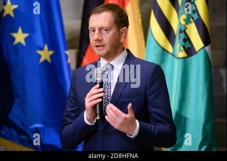 Dresden, Germany. 30th Oct, 2020. Michael Kretschmer (CDU), Prime Minister of Saxony, takes part in a ceremony for the last training course in the Saxonian guard police in the State Chancellery. Credit: Sebastian Kahnert/dpa-Zentralbild/ZB/dpa/Alamy Live News Stock Photo