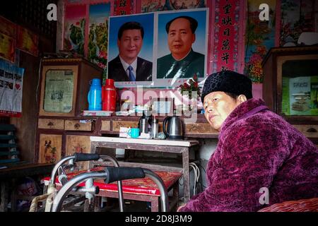 Anhui, China. 31st Mar, 2020. Portraits of Xi Jinping and Mao Zedong seen pasted at a home of an elderly woman in Anhui.Many people in China are very respectful to Xi Jinping and Mao Zedong. Especially in the countryside, people are willing to post pictures of Xi Jinping and Mao Zedong at home as a respect to the country's leaders. Credit: SheldonÂ Cooper/SOPA Images/ZUMA Wire/Alamy Live News Stock Photo