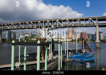 Marquam Bridge over the Willamette River and the U.S. Submarine Blueback at the OMSI Museum in Portland, Oregon, USA Stock Photo