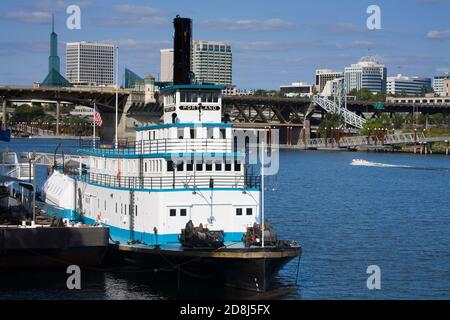 Maritime Museum on the Willamette river in Waterfront Park, Portland,Oregon,USA Stock Photo