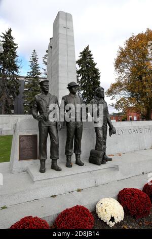 24th of October 2020 - Brantford Ontario Canada - War Memorial Park - Brant County War Memorial. 6 Dalhousie St. Luke Durda/Alamy Stock Photo