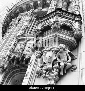 Ornate Terra-Cotta Facade, Alwyn Court, New York City, New York, USA Stock Photo