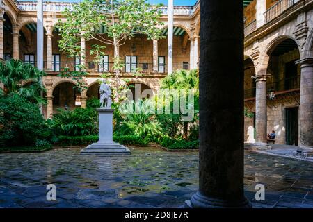 Courtyard. Palacio de los Capitanes Generales, Casa de gobierno - Palace of the General Captains, Government House. Plaza de Armas. La Habana - La Hav Stock Photo