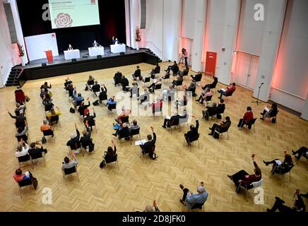 Ludwigsfelde, Germany. 30th Oct, 2020. Delegates vote at the constituency conference of the Brandenburg SPD. Credit: Britta Pedersen/dpa-Zentralbild/dpa/Alamy Live News Stock Photo