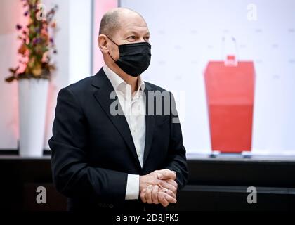 Ludwigsfelde, Germany. 30th Oct, 2020. Olaf Scholz (SPD), candidate for chancellor, is coming to the constituency conference of the Brandenburg SPD. Credit: Britta Pedersen/dpa-Zentralbild/dpa/Alamy Live News Stock Photo