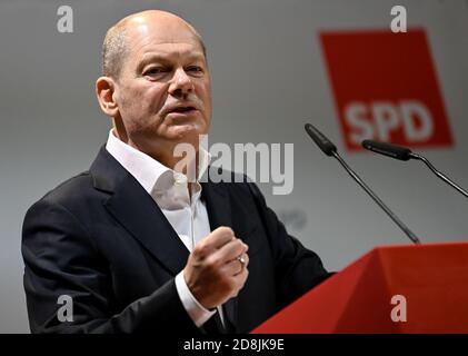 Ludwigsfelde, Germany. 30th Oct, 2020. Olaf Scholz (SPD), candidate for chancellor, speaks at the constituency conference of the Brandenburg SPD. Credit: Britta Pedersen/dpa-Zentralbild/dpa/Alamy Live News Stock Photo