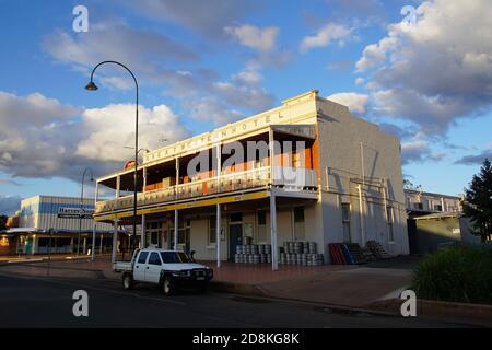 Side View of Cobar’s Great Western Hotel in Late Afternoon Light Stock Photo