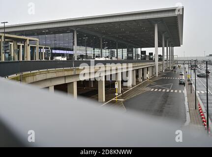 31 October 2020, Brandenburg, Schönefeld: Terminal 1 of the capital airport Berlin Brandenburg 'Willy Brandt' (BER). The airport will be opened on 31.10.2020 after a long delay. Photo: Patrick Pleul/dpa-Zentralbild/ZB Stock Photo