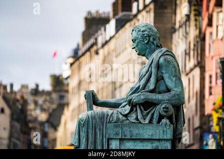 Statue of David Hume philosopher on Royal Mile in Edinburgh, Scotland, UK Stock Photo