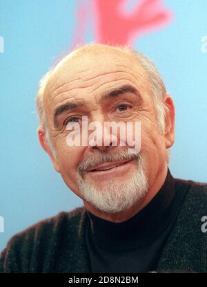 The Scottish actor Sean Connery is making the American film "Forrester - Found!" by director Gus Van Sant in which he plays the lead role. The film is running in competition. Sean Connery (70), legendary James Bond actor, believes literature is the best way to make up for a lack of education and to educate yourself. In his most recent film, he plays a lonely writer who wrote a single, outstanding work 40 years ago and has been hiding from the public ever since. | usage worldwide Stock Photo