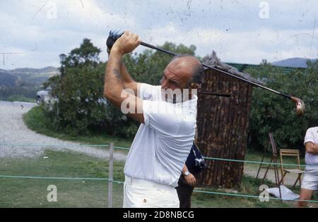 Photo Archive, Italy. 31st Oct, 2020. ** SPECIAL FEE ** ** SPECIAL FEE ** SEAN CONNERY WHILE PLAYING GOLF (LONDON - 1995-03-11, GIACOMINOFOTO) ps the photo can be used in compliance with the context in which it was taken, and without defamatory intent of the decorum of the people represented (PHOTO ARCHIVE - 2020-10-31, GIACOMINOFOTO) p.s. la foto e' utilizzabile nel rispetto del contesto in cui e' stata scattata, e senza intento diffamatorio del decoro delle persone rappresentate Credit: Independent Photo Agency/Alamy Live News Stock Photo