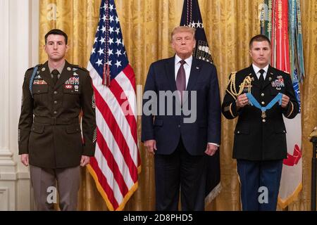 'President Donald J. Trump presents the Medal of Honor to U.S. Army Sgt. Maj. Thomas Patrick Payne, Friday, Sept. 11, 2020, in the East Room of the White House, for his heroic actions during an October 2015 hostage rescue mission in the Kirkuk Province of Iraq. (Please credit (Please credit Shealah Craighead)' Stock Photo
