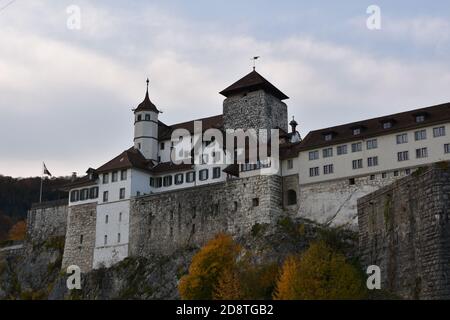 Aarburg /Switzerland - 10 25 2020: Castle Aarburg in lateral view in autumn with overcast sky. It used to serve as fortification above river Aare. Stock Photo