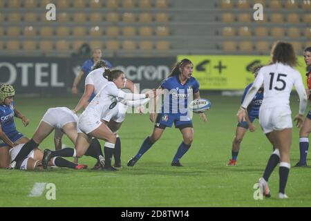 Sergio Lanfranchi stadium, parma, Italy, 01 Nov 2020, Claudia Macdonald (England) passes the ball during Women 2020 - Italy vs England, Rugby Six Nations match - Credit: LM/Massimiliano Carnabuci/Alamy Live News Stock Photo