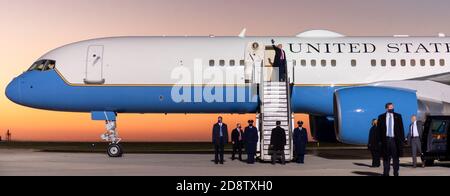 Washington, United States Of America. 30th Oct, 2020. President Donald J. Trump waves as he boards Air Force One at Rochester International Airport in Rochester, Minn. Friday, Oct. 30, 2020, en route to Joint Base Andrews, Md. People: President Donald Trump Credit: Storms Media Group/Alamy Live News Stock Photo