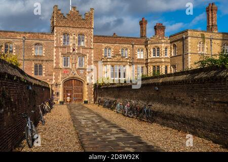 Jesus College Cambridge - Main gate entrance walkway, known as the chimney, to Jesus College, part of the University of Cambridge. Founded in 1496. Stock Photo