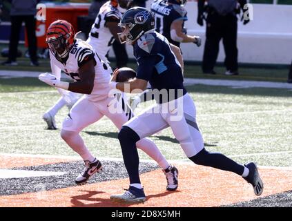 Cincinnati, United States. 10th Oct, 2021. Green Bay Packers tight end Mercedes  Lewis (89) breaks free from Cincinnati Bengals Akeem Davis-Gaither (59)  during the first half of play at Paul Brown Stadium